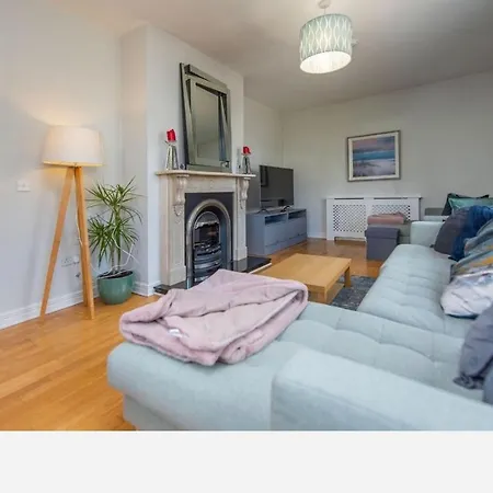 House, 3 Bedrooms 펜션 골웨이